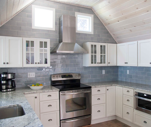Breakwater Subway Backsplash with White Ice Granite Countertop and Off White Cabinets